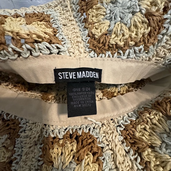 Steve Madden crochet hat - Picture 4 of 4